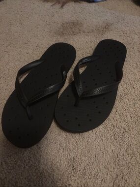 Black Rubber Flip Flop Sandals